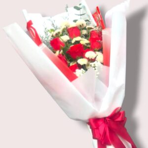 Bouquet of 7 red roses, including decorations