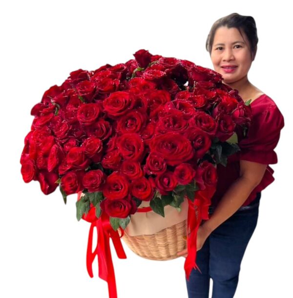 99 to 101 red roses (big roses)