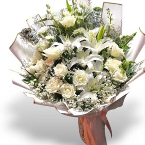 Bouquet of white roses and lilies