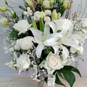 Vase of roses and white lilies