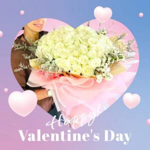 A bouquet of 31 white roses and pink paper flowers