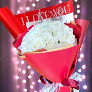 12 white roses, red i love you