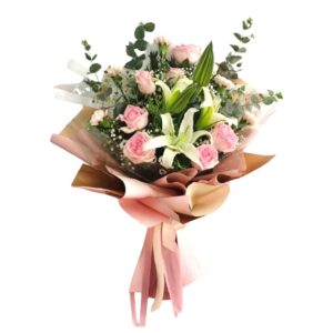 Bouquet of roses and lilies
