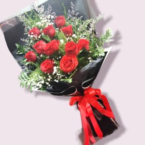 A bouquet of small and large roses mixed together