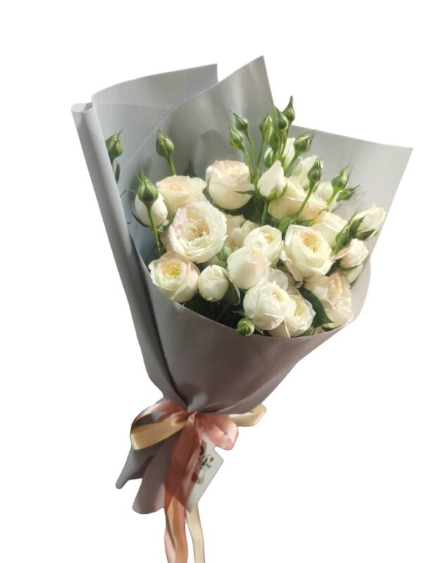 ดอกไรแซนทัสสีขาวห่อกระดาษตกแต่ง