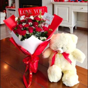 ช่อกุหลาบแดงและตุ๊กตาหมี