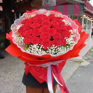 กุหลาบแดง 31 ดอกตกแต่งด้วยดอกยิปโซ