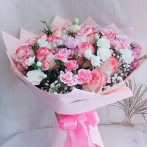 ช่อดอกกุหลาบชมพู 9 ดอกผสมคาร์เนชั่นสีขาวและสีชมพู